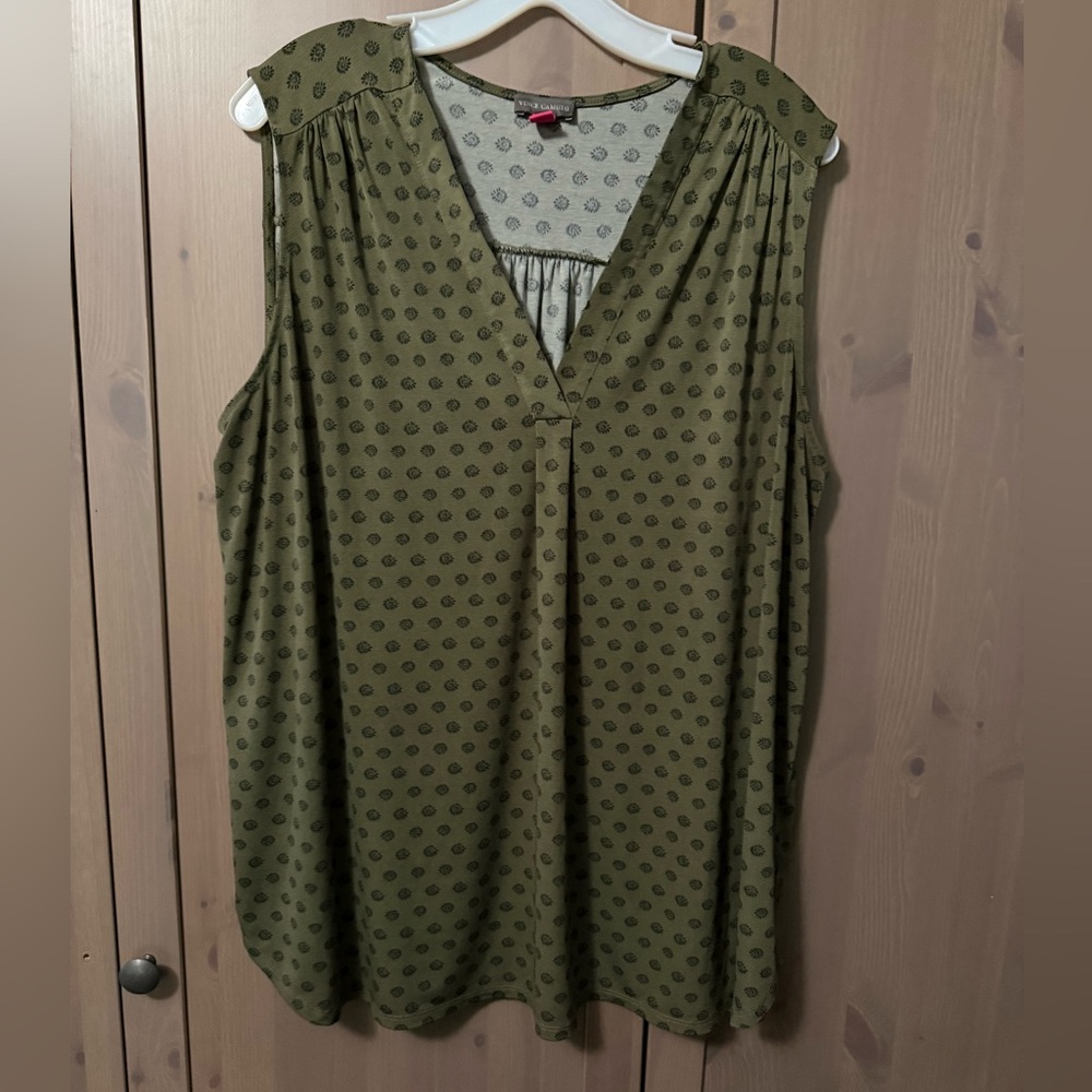 Vince Camuto Olive Green Sleeveless V-Neck Tank with print